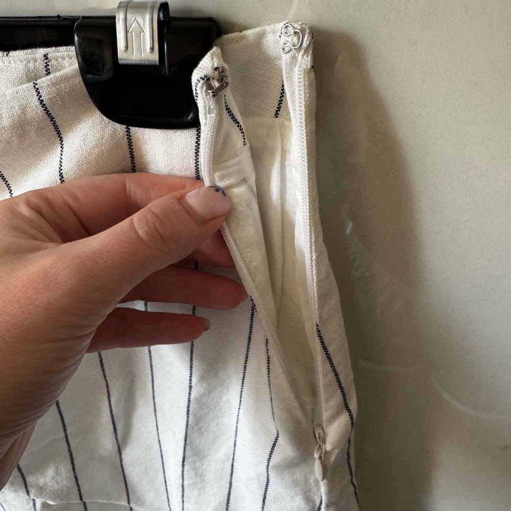 NWT GAP White / Cream Linen & Cotton Mini Skirt with Blue Pinstripes, Size 4 - Picture 6 of 12